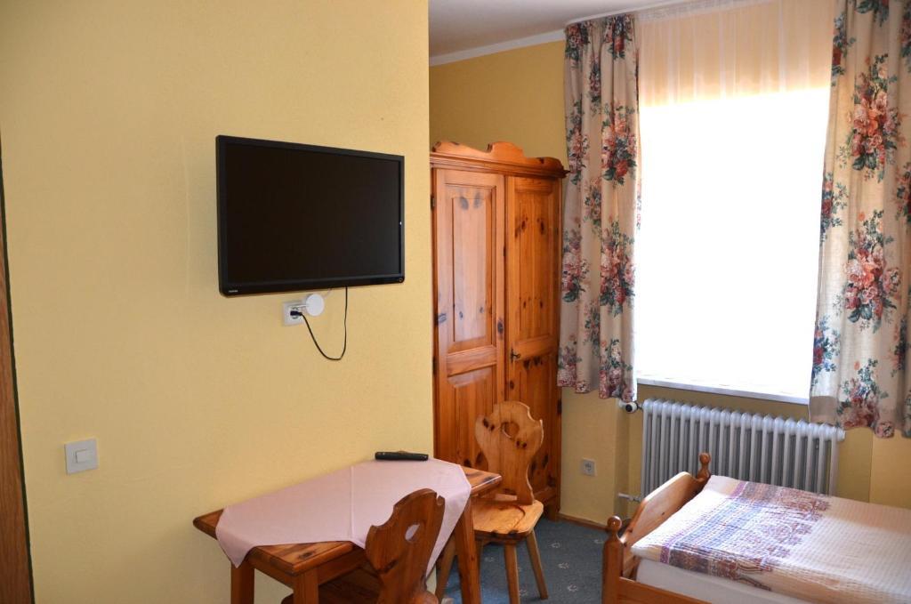 Landgasthof Zur Quelle Seeshaupt Bilik gambar